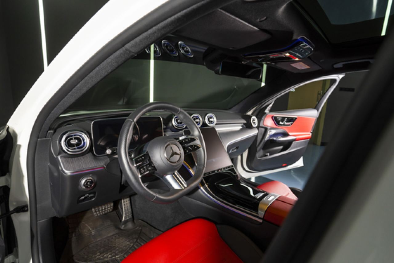 Mercedes-Benz C200 — photo 4