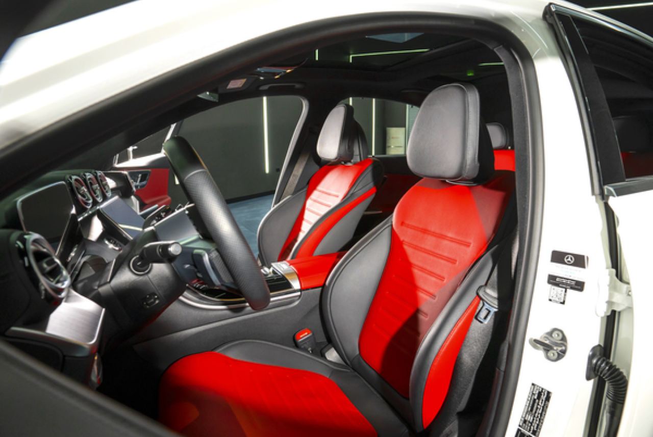 Mercedes-Benz C200 — photo 5