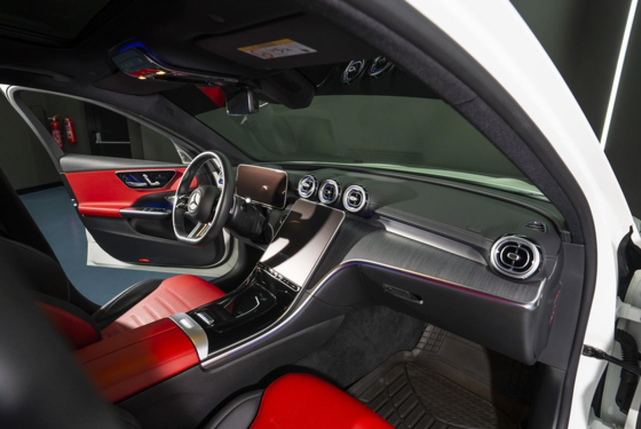 Mercedes-Benz C200 — photo 6
