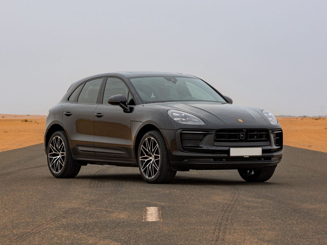 Porsche Macan — photo 1