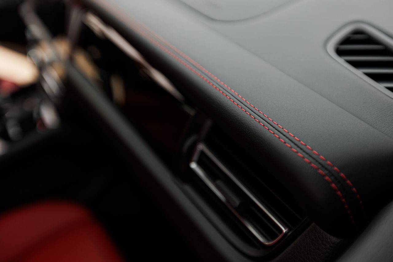 Porsche Macan — photo 8